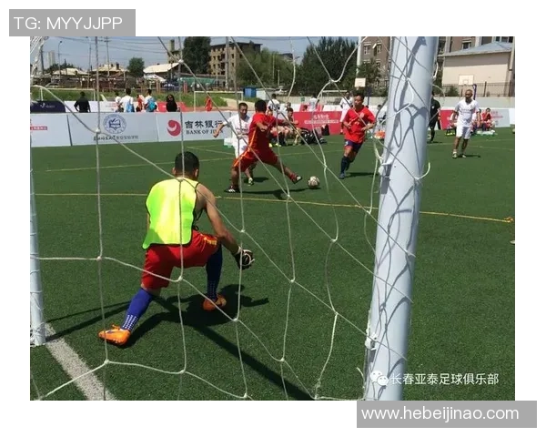 足球球星伞自动创新技术推动球员防护新潮流提升比赛表现